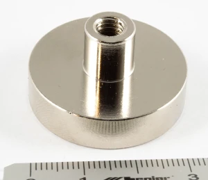 D40 Uchwyt magnetyczny 40x8,5x15/M6w